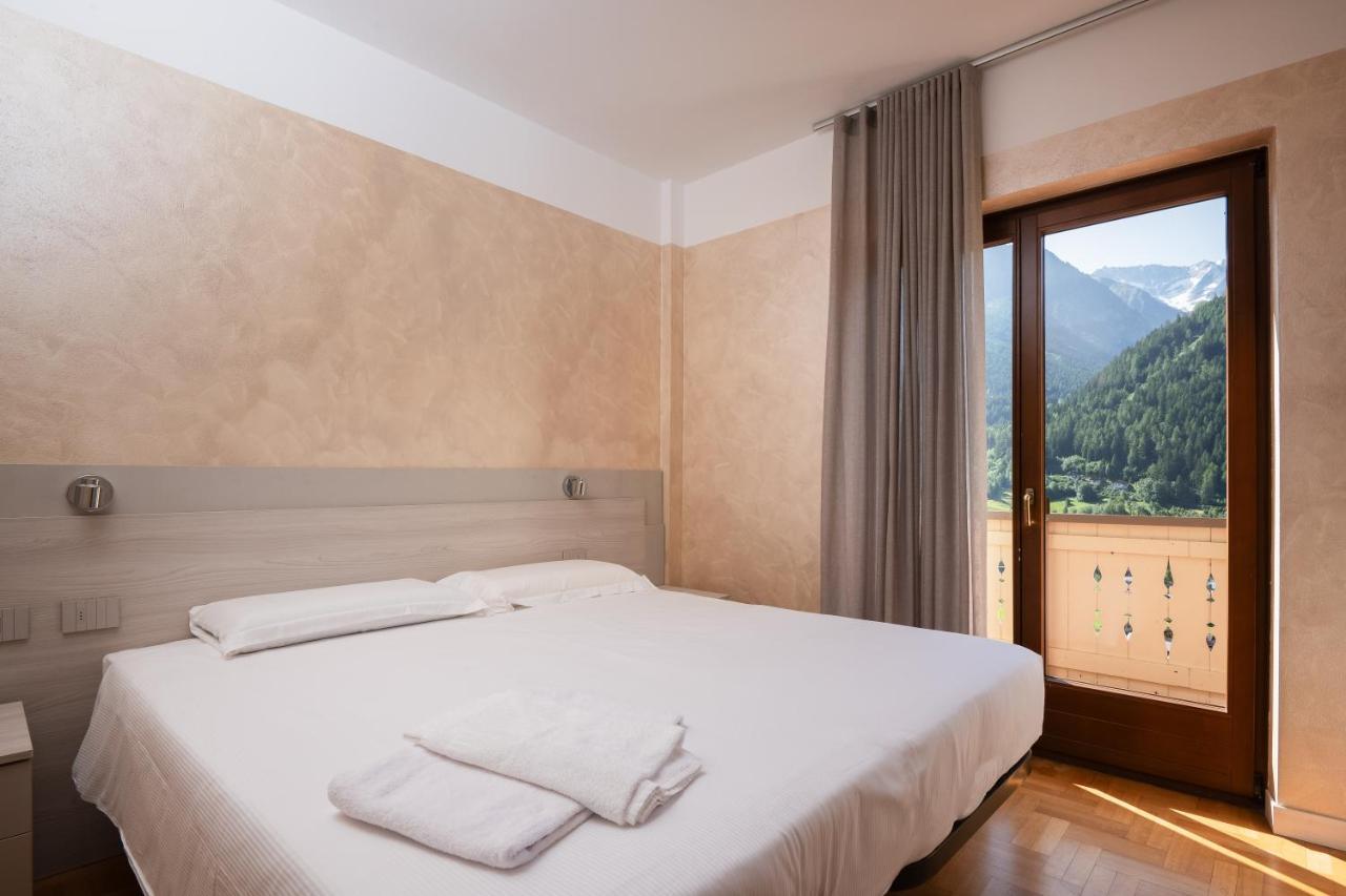 Hotel Vezza Alpine Lodge & Spa Vezza dʼOglio Dış mekan fotoğraf